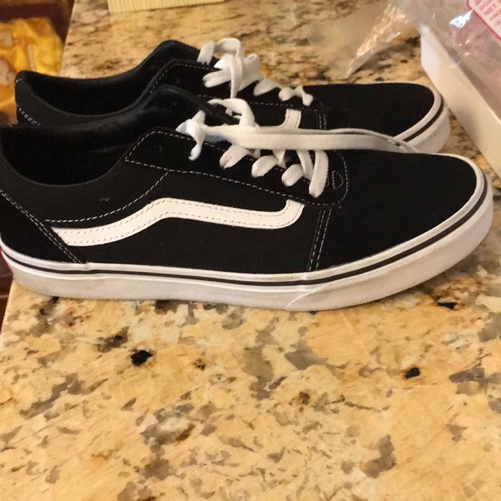 Vans - Picture 2 of 4